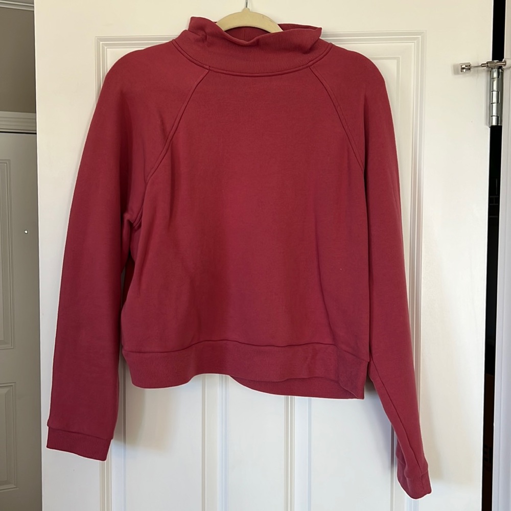Pink cropped turtleneck sweatshirt